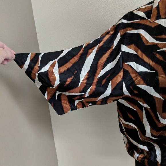 Blouse 💯 percent silk Top brown black white - Picture 3 of 7